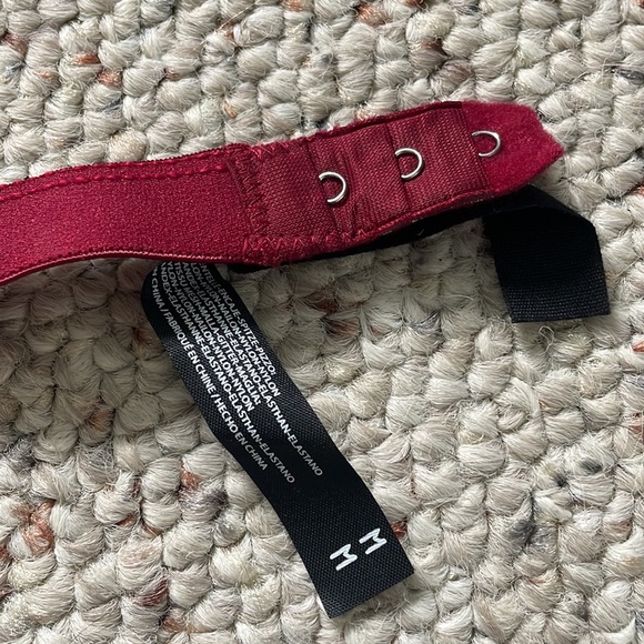 NWT Urban Outfitters Out From Under Red and Nude Lace Bralette Size M - Picture 4 of 4